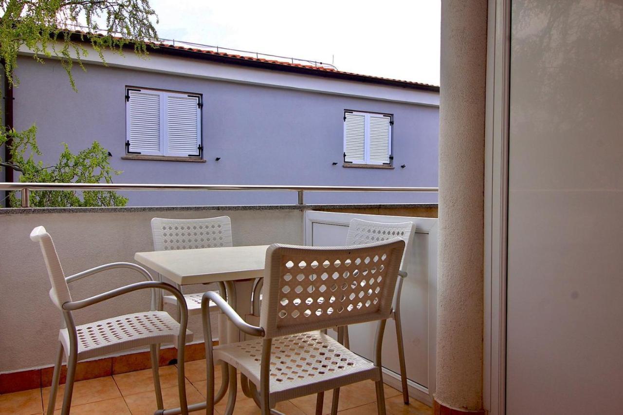 Apartman Maja Pjescana Pjescana Uvala Exterior photo